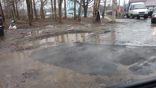 Фотофакт. Асфальт – прямо в грязь