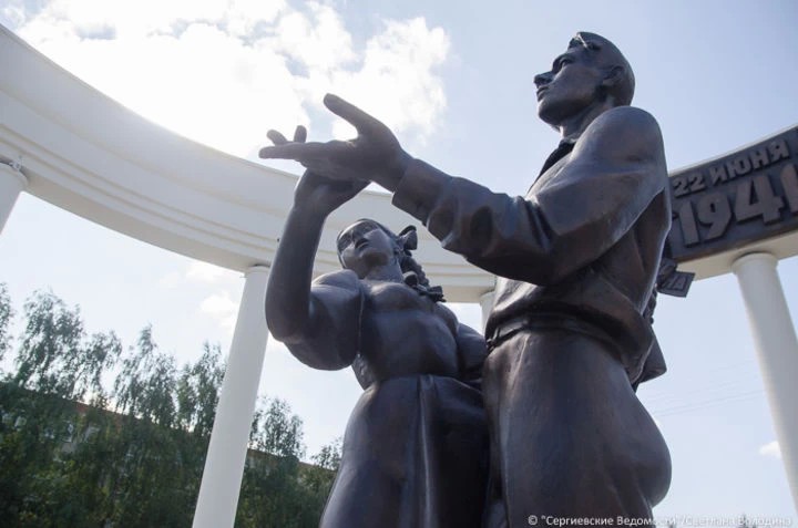 Памятник выпускникам 1941 года вновь установлен на бульваре Кузнецова (фото)