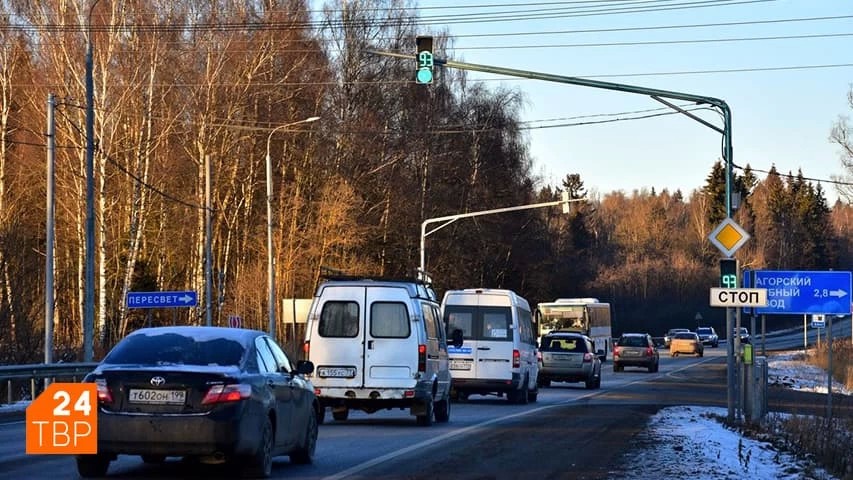 Два новых Г-образных светофора заработали на калязинской трассе