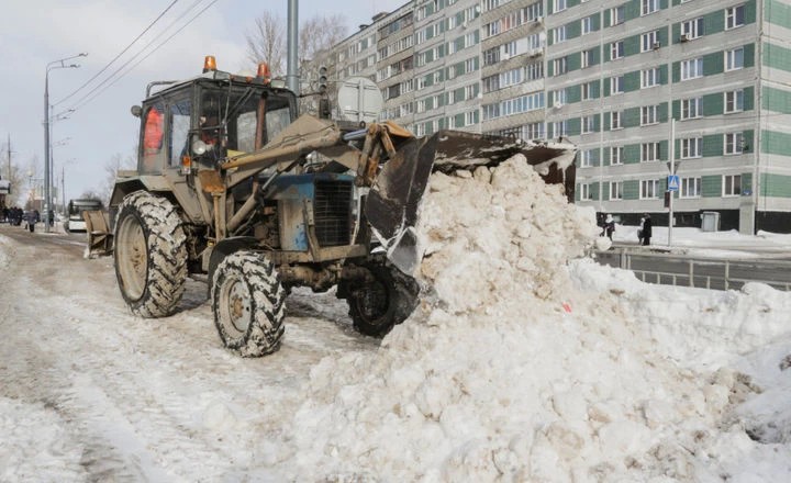6,5 тысяч кубометров снега вывезли с региональных автодорог за сутки