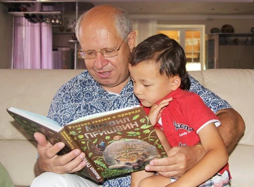 Про книги. Сергей Сапронов читает внукам Пришвина