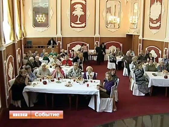Пожилых собрали в “Дубраве” на праздник