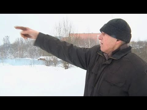На Тверской горожане чистят дорогу в складчину