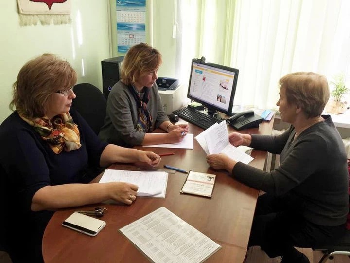 Адвокат ведет прием