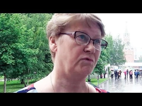 Любовь Маркелова подарила свою книгу Виктору Золотову