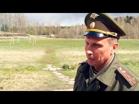 Военные проводят субботники на стадионе Фермы