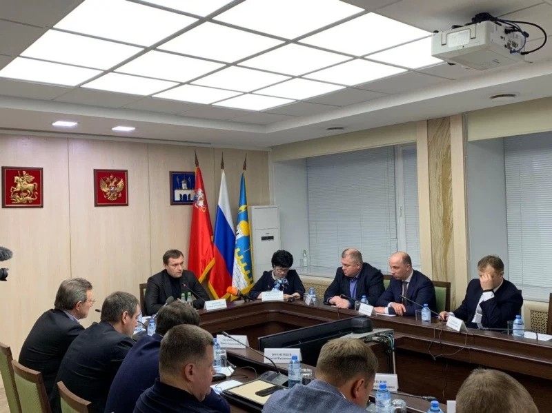 Сергей Пахомов провел встречу с депутатами округа