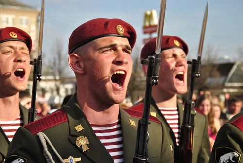 9 Мая. Сергиев Посад. Дефиле Роты почётного караула 2-го полка Дивизии внутренних войск МВД РФ