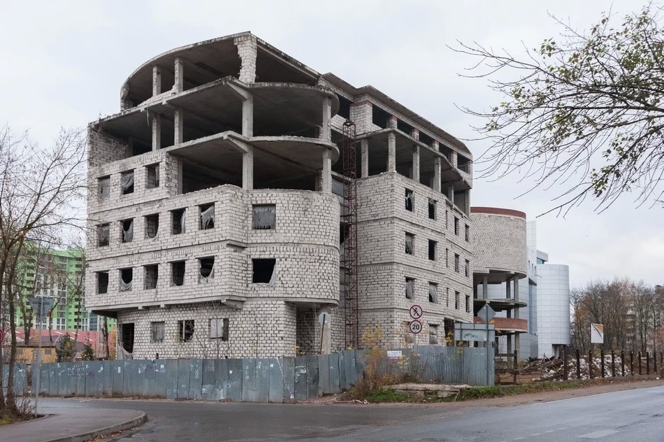 Молодёжный долгострой на улице Дружбы расконсервировали