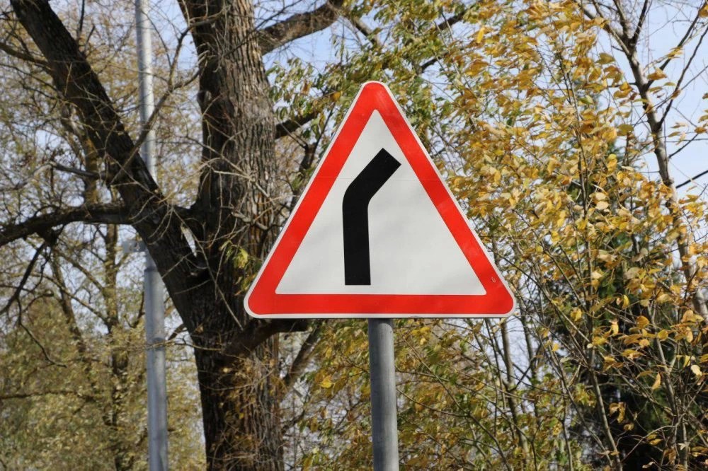 На дорогах Подмосковья заменили более 5,5 тысяч дорожных знаков