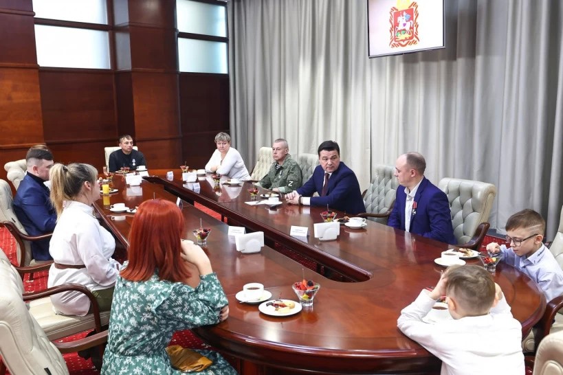 Добровольца из Сергиева Посада наградил губернатор Андрей Воробьёв