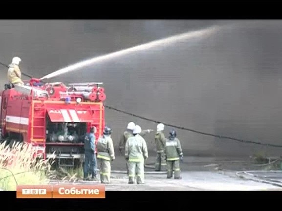 Крупный пожар произошел сегодня днем в районе улицы Фабричной