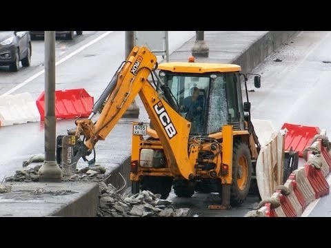 Движение в путепроводе сужено
