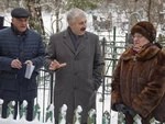 Старое кладбище завалено мусором