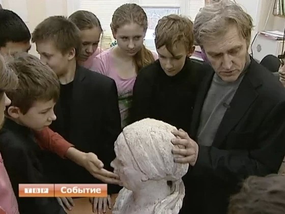 Бюст ударницы Баян Нуризяновой вернулся к птицеградцам