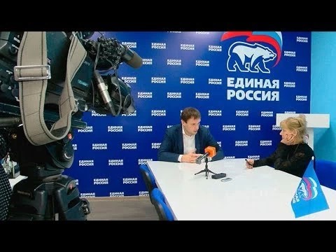 Пенсии, ЖКХ и кёрлинг: депутат Госдумы ведёт приём