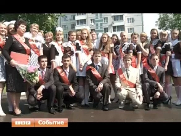 Для районных школьников прозвенел последний звонок