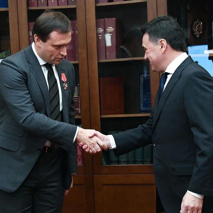 Губернатор Андрей Воробьев наградил депутата Государственной Думы Сергея Пахомова