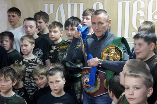 Чемпион Европы и мира по боксу Анатолий Александров провёл мастер-класс для воспитанников учебного центра «Пересвет»