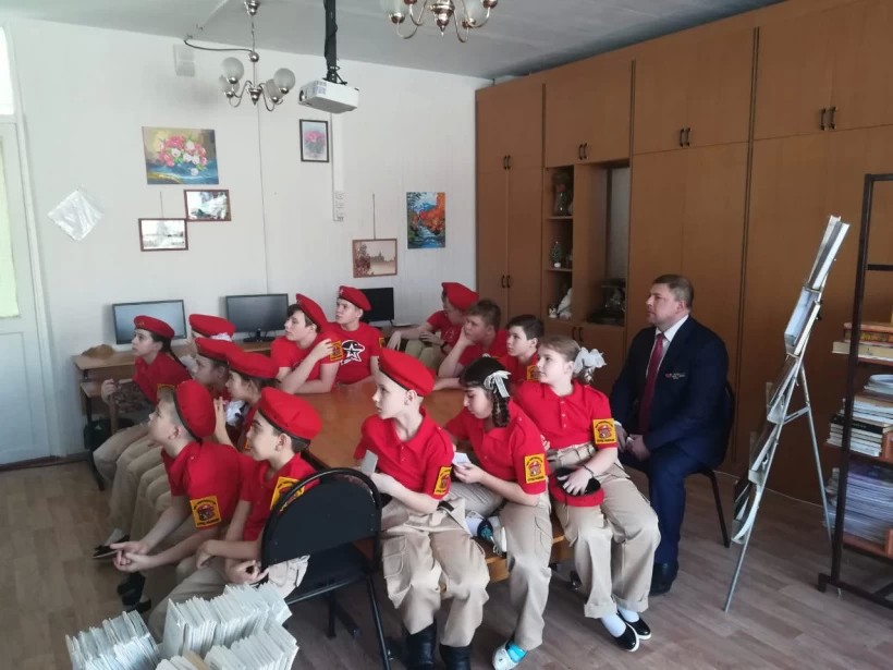 В Мишутинской школе юнармейцы встретились с кавалером ордена мужества