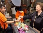 Кому в супермаркете скидка?