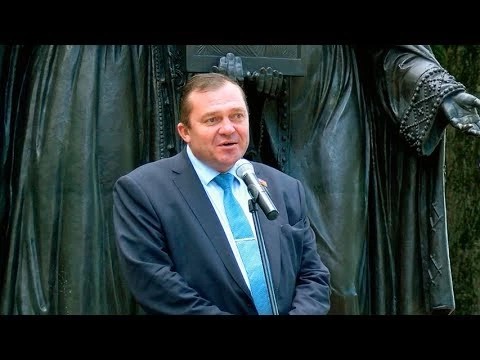 Город чествует семьи в канун Дня семьи, люби и верности