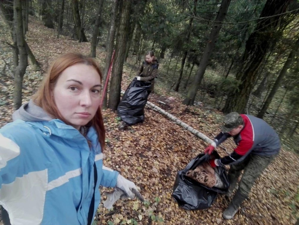 В Хотьковском лесу помогли убраться московские волонтёры