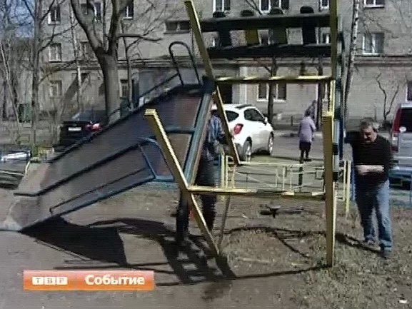 Административно-технический надзор проверяет безопасность детских площадок. Не отвечающие требованиям, демонтируют.