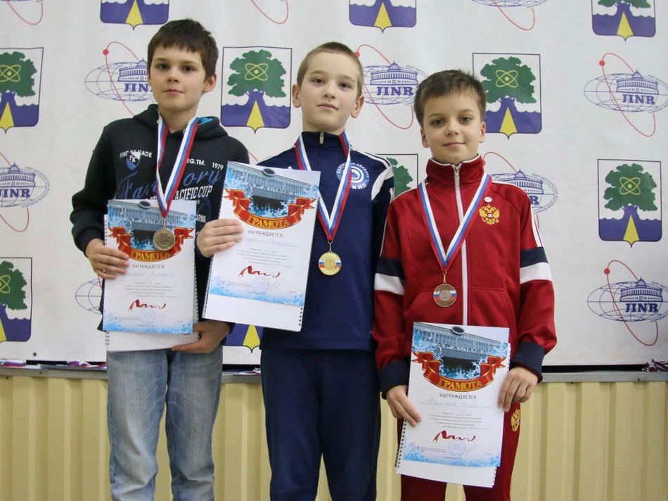 Приплыли с медалями из Дубны