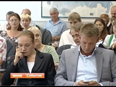 Не водой единой. Жители Углича попросили главу района привести в порядок внутриквартальные дороги и установить детские площадки