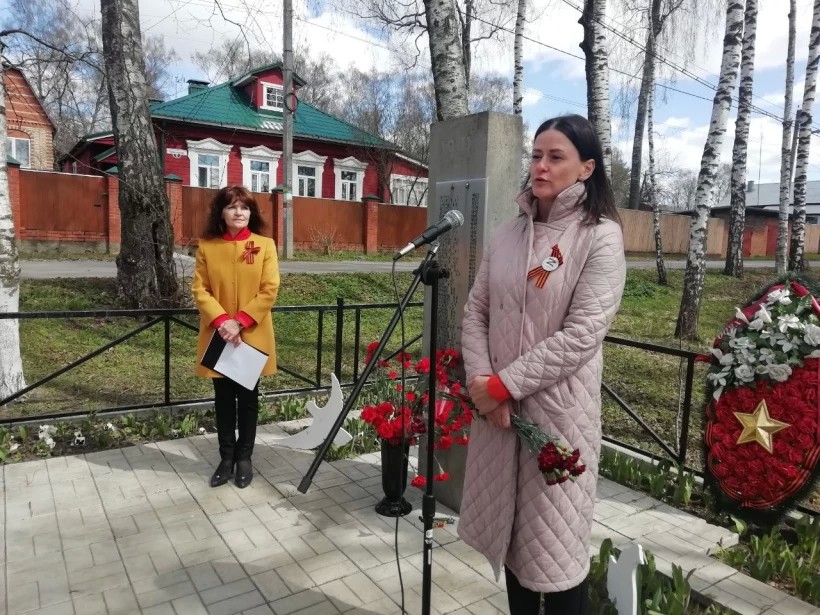 К обелиску павшим в Великой Отечественной войне загорчанам на Красюковке, возложили цветы