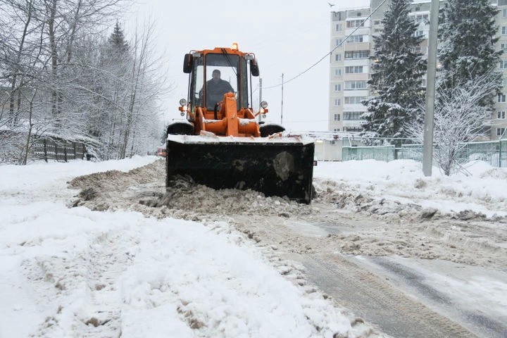 Более 3,5 тысяч единиц спецтехники работает на дорогах Подмосковья