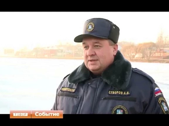 Водоемы покрылись первым и еще некрепким льдом. Сотрудники МЧС настоятельно советуют не выходить на лед