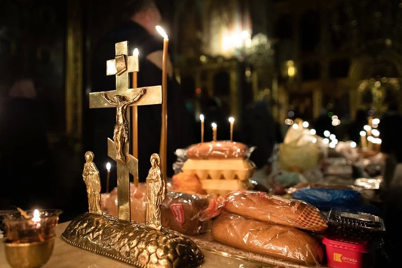 «Души раб твоих, Спасе, упокой»: В Димитриевскую субботу в Лавре молились об упокоении усопших