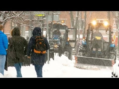 Очистка снега всё больше напоминает борьбу