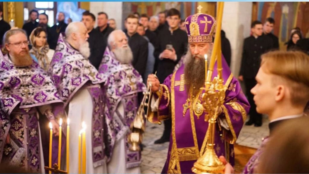 Божественная литургия в Покровском храме Московской духовной академии