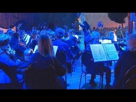 Опера у ворот Лавры