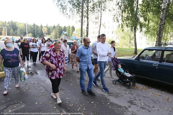 Александр Легков провел встречу с жителями Загорских Далей