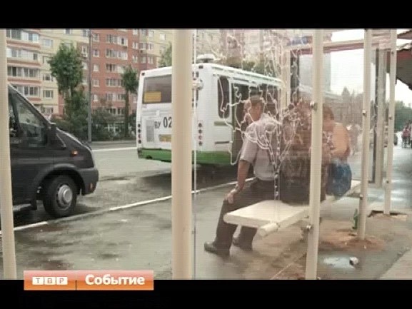 Ни спрятаться, ни скрыться. Не все горожане оценили новые автобусные остановки