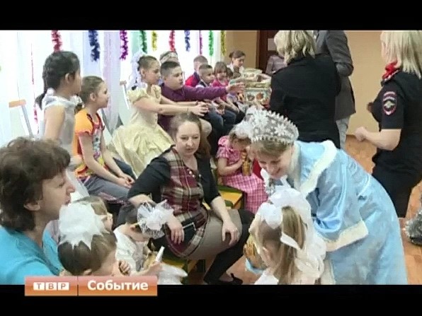 Полицейские поздравили детей